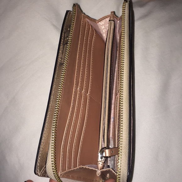 Gold Kate Spade Wristlet - Picture 4 of 8